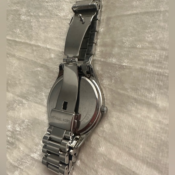 Michael Kors Watch - Picture 4 of 4